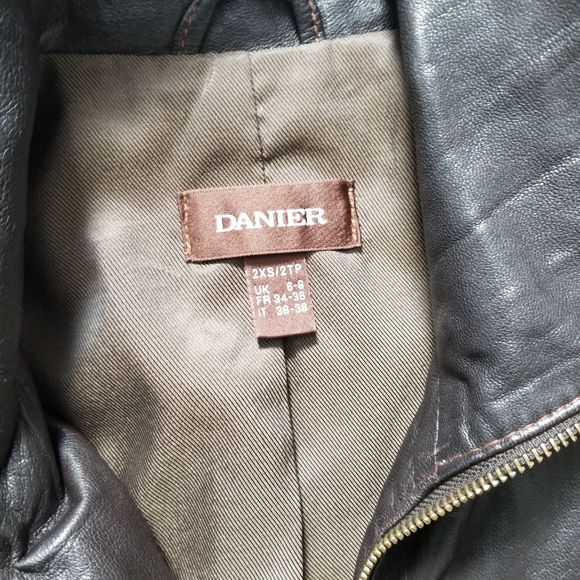Danier XXS brown leather jacket - Picture 3 of 3
